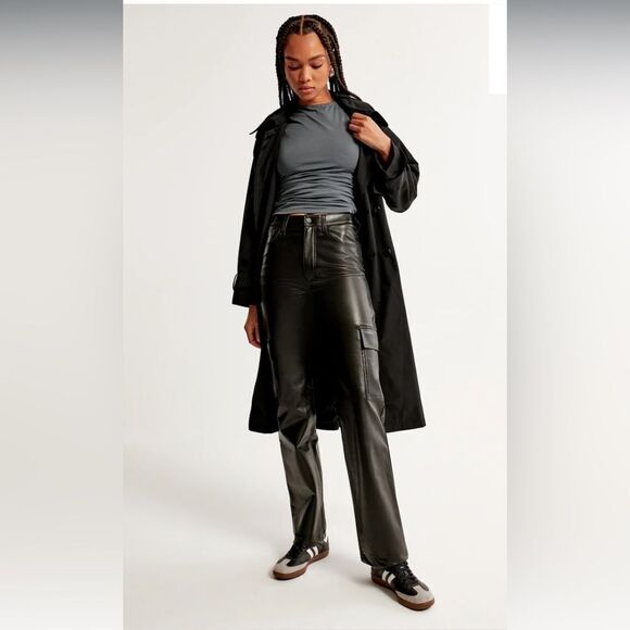 ABERCROMBIE CURVE LOVE VEGAN LEATHER THE 90s RELAXED HIGH RISE CARGO PANT SZ 23 - Picture 1 of 8